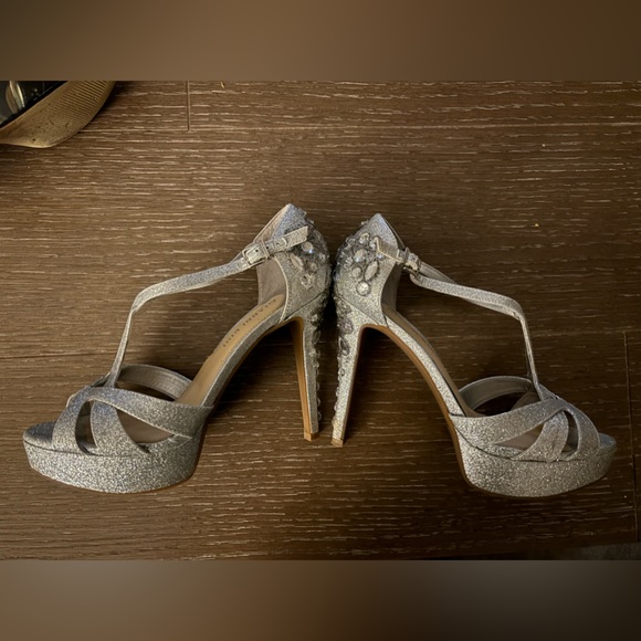 Sparkle jeweled ankle strap heels from Giani Bini. Size 7.5. Silver. Prom - Picture 5 of 6